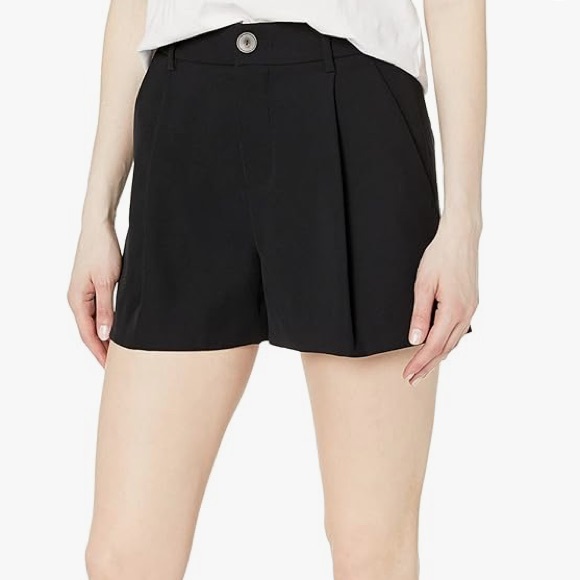 Vince Pants - ☀️ Vince pleat front shorts